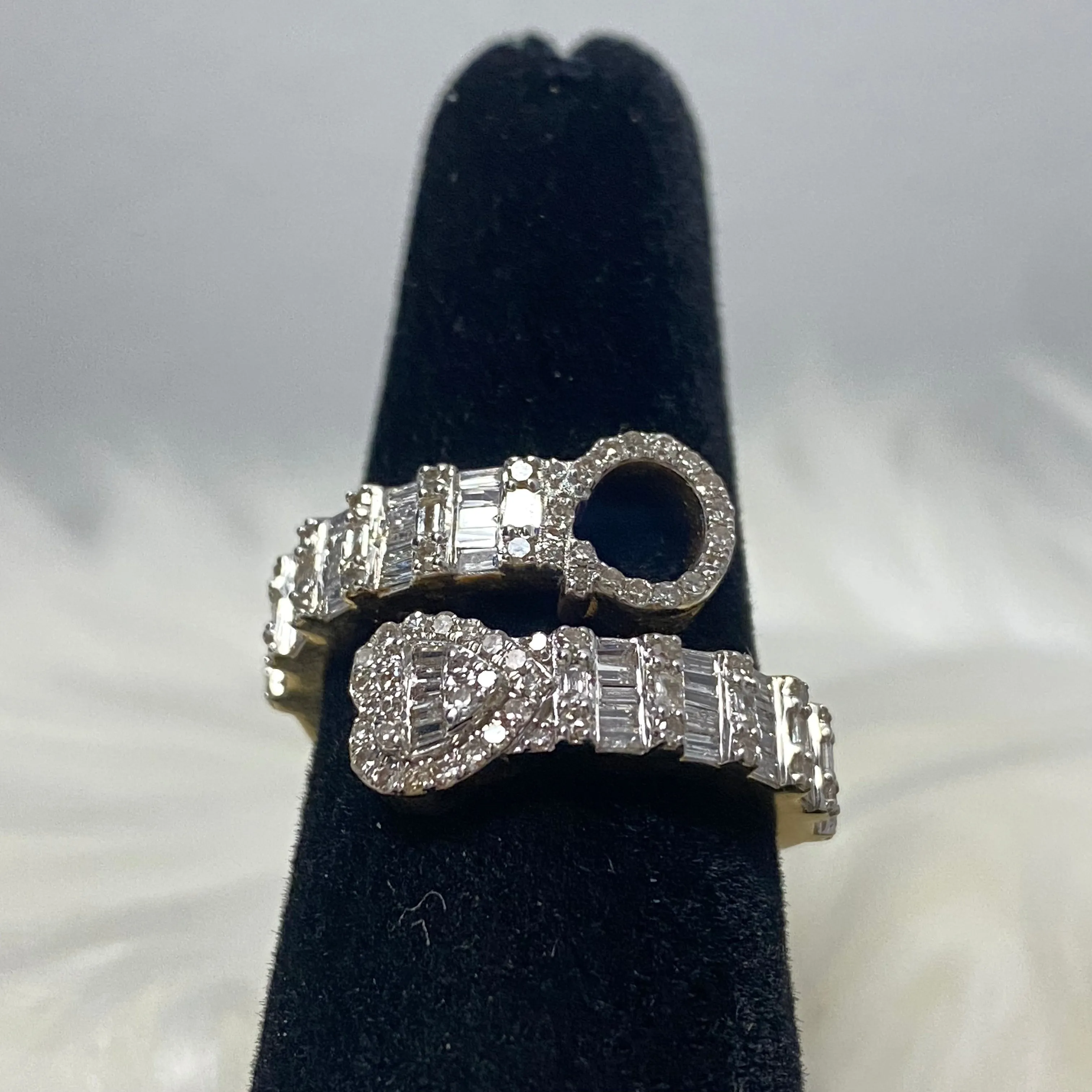 10K Yellow Gold Diamond Letter O With Heart Ring 0.94Ct Dia / 5gr / Size 6.5