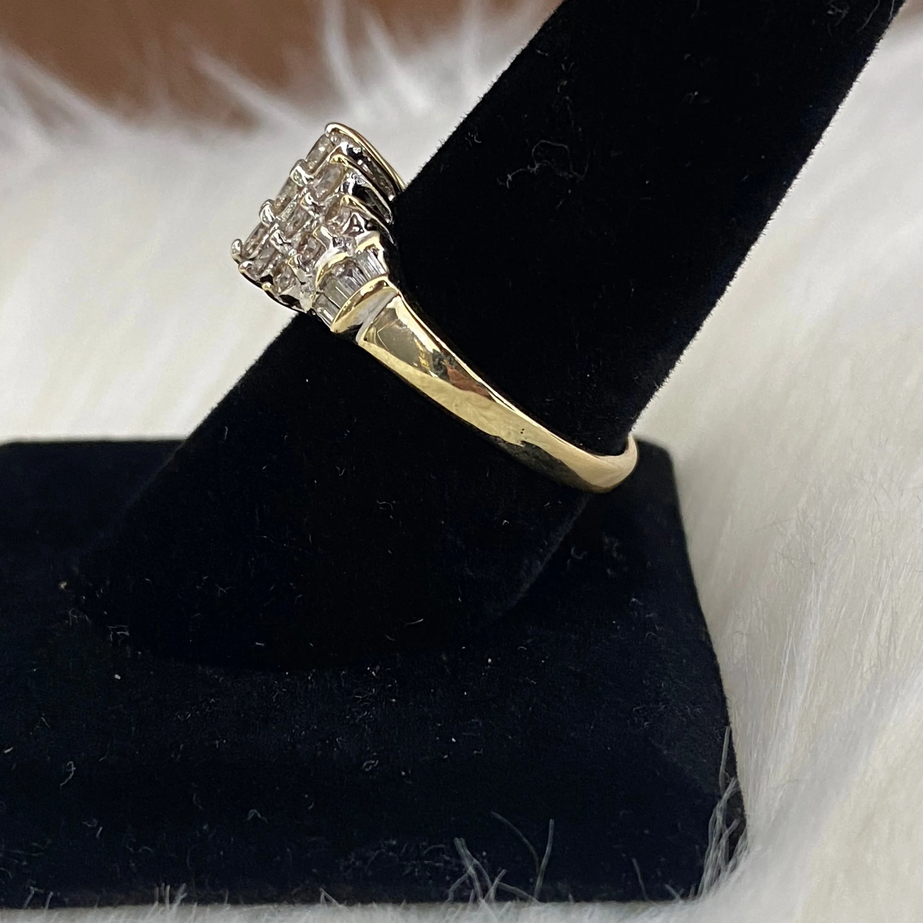 14K Yellow Gold Diamond Luxury Wedding Ring Ct Dia / 4.3gr / Size 8.5