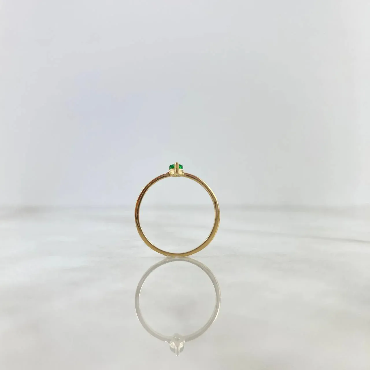 18K Yellow Gold Emerald Ring / 0.9gr / Size 8