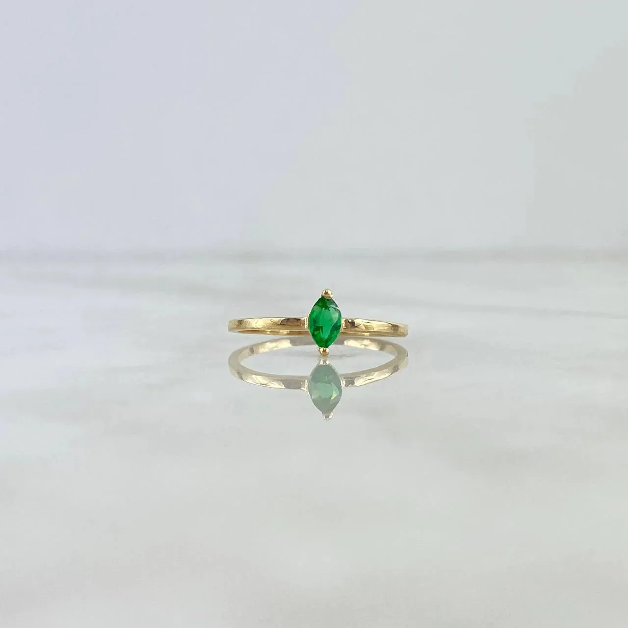 18K Yellow Gold Emerald Ring / 0.9gr / Size 8