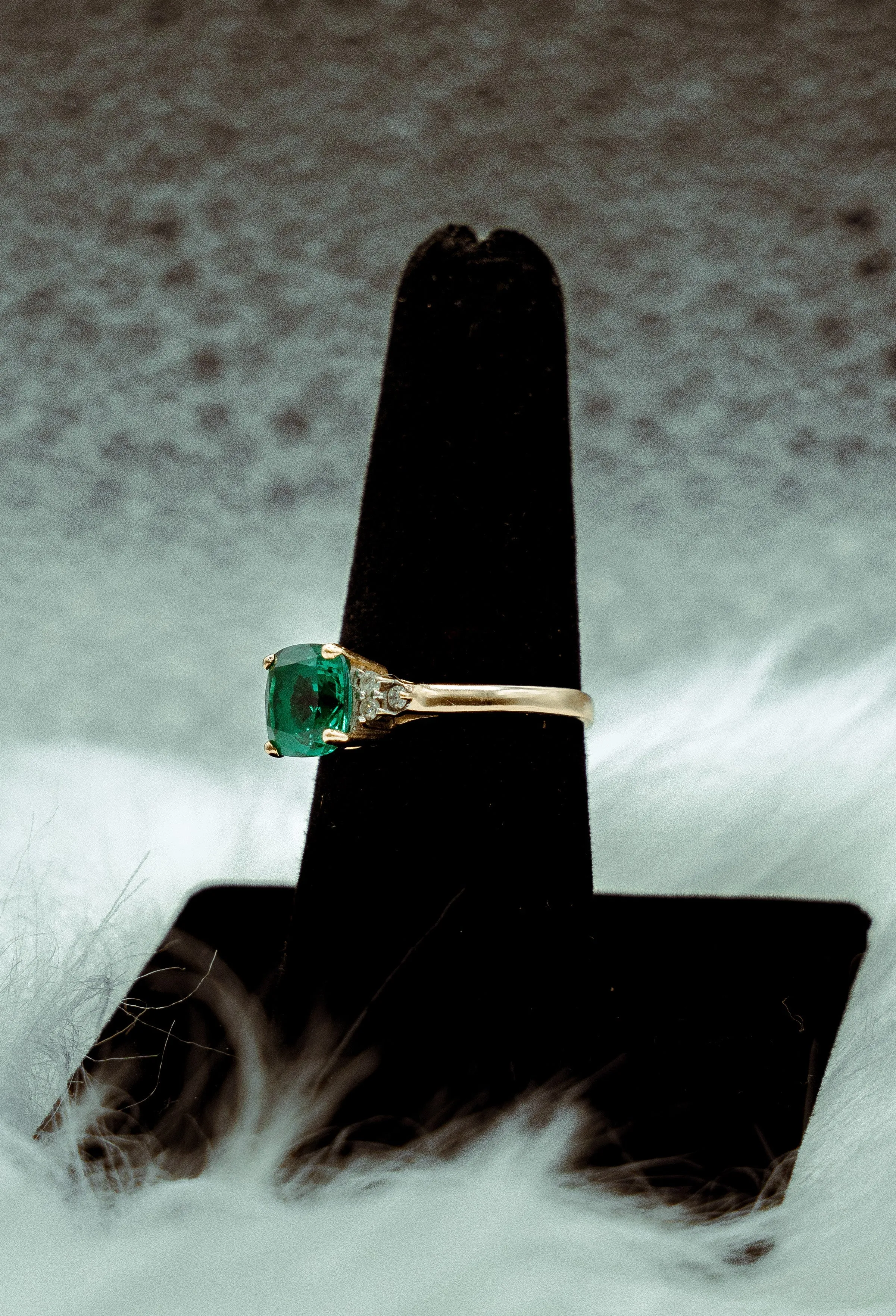 Emerald Ring 14K Yellow Gold With Diamonds / 3gr / Size 8.5