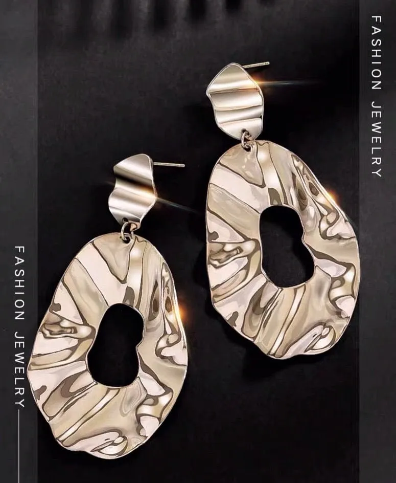 Modern Tone Geometric Hoop Earrings