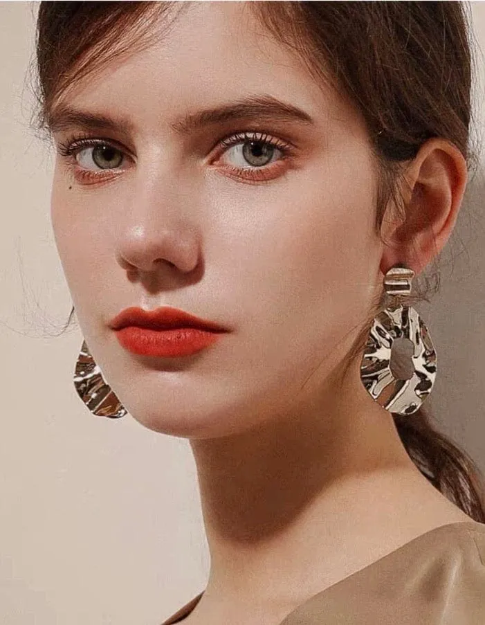 Modern Tone Geometric Hoop Earrings